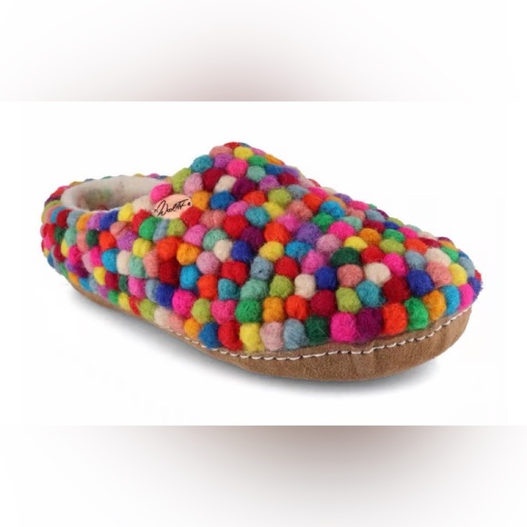 WoolFit® Handfelted Slippers | Footprint, rainbow dots - Picture 2 of 7